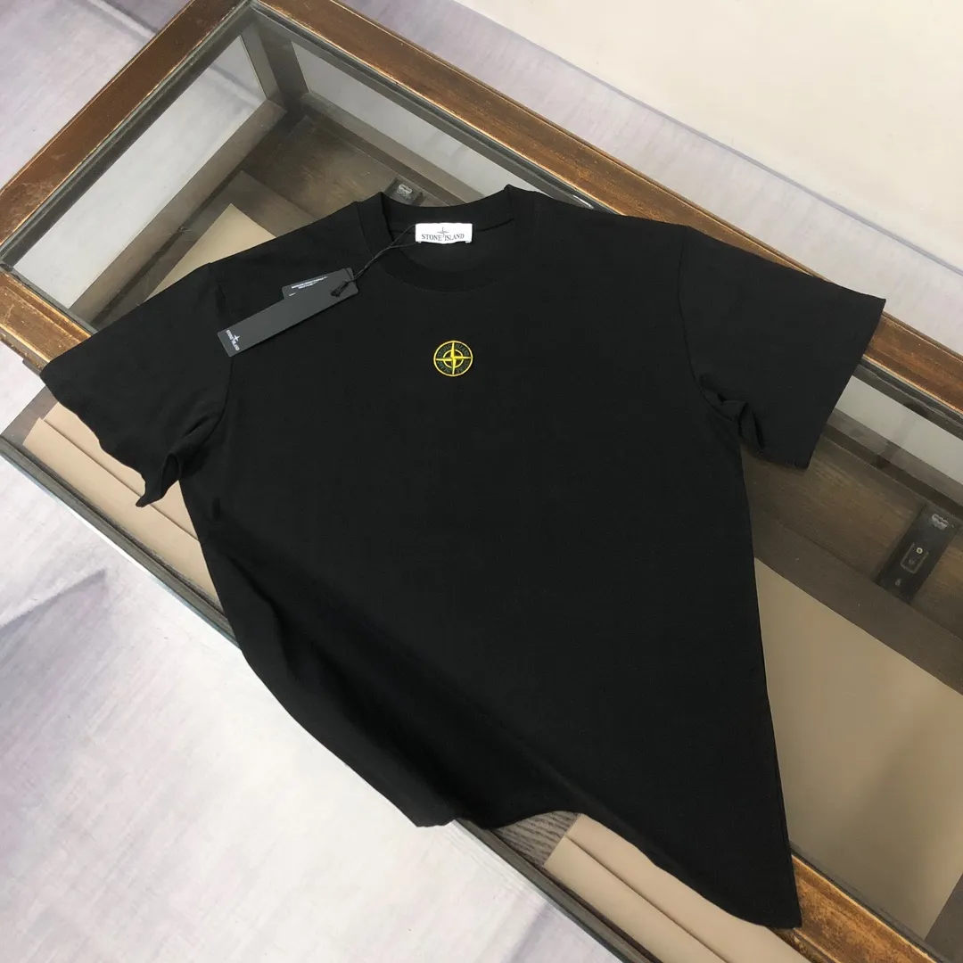 P150 A🍃Stone Island 2025 latest T-shirt, couple style ~ original order, fashionable and casual short T-shirt, specially made of customized cotton fabric ~ 100% cotton T-shirt ~ pre-washed to prevent deformation and shrinkage problem, more comfortable and breathable on the body ~ All available from stock ~ unique design style, trendy must-have item, complete with three standards 👍 Color: black/white/dark gray/coffee Size: S M L XL (larger version, please state your height and weight when placing an order)